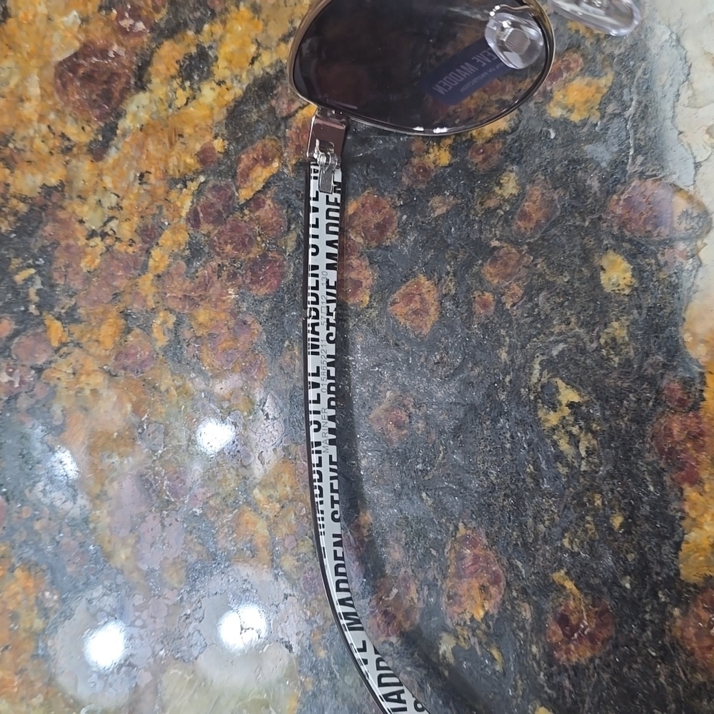 Steve Madden women's aviator sunglasses, brand new - Picture 4 of 6